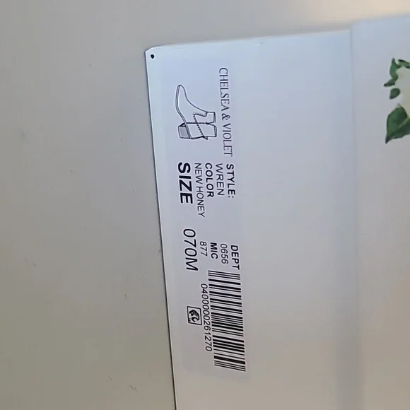 NWT Chelsea & Violet - Tan Suede Booties  size 7m - Picture 2 of 3